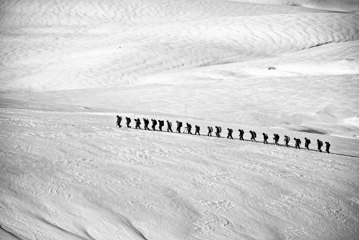 randonnée en raquettes dans la neige